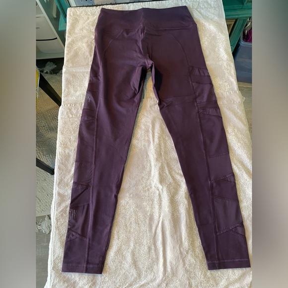 Victoria’s Secret Sport Knockout Tight - Picture 3 of 3